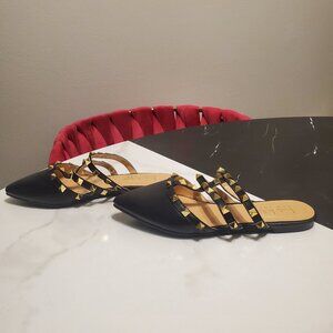 Nicole Miller Aldi size 6 gold studded black flats